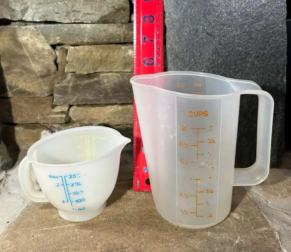 VTG Tupperware #1669-4, 2-Cup Measuring Pitcher 16oz w/ Red Lettering & 1 C Blue